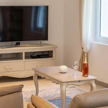 Belle Villa, Proche Des Plages, Piscine, Climatisee Sainte-Maxime